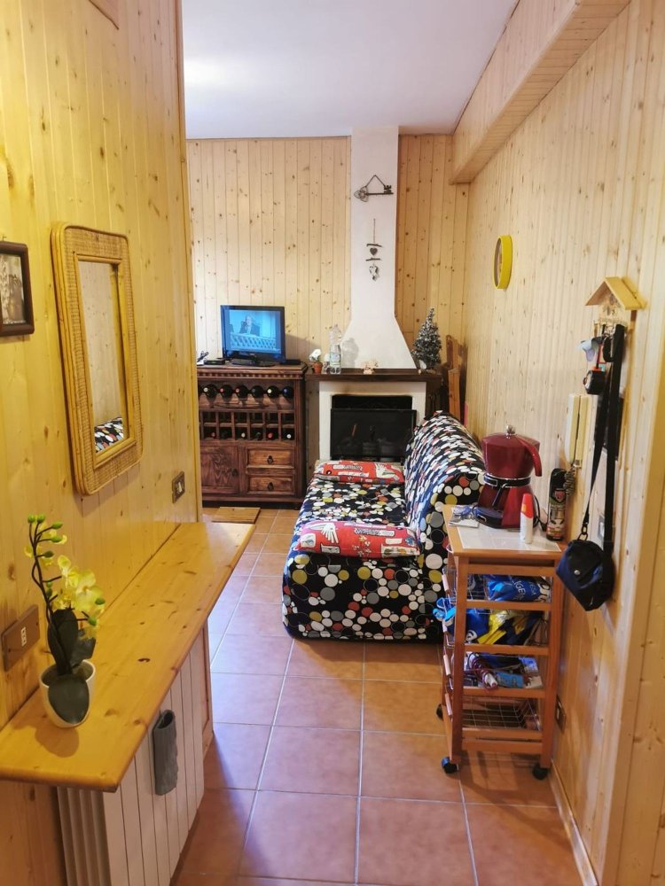 2 bedrooms Apartment in Rocca di Cambio, Italy No. 363154