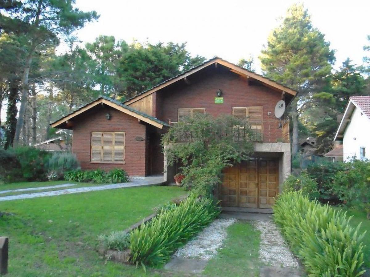 Casa de 3 dormitorios en Mar del Plata, Argentina No. 83483