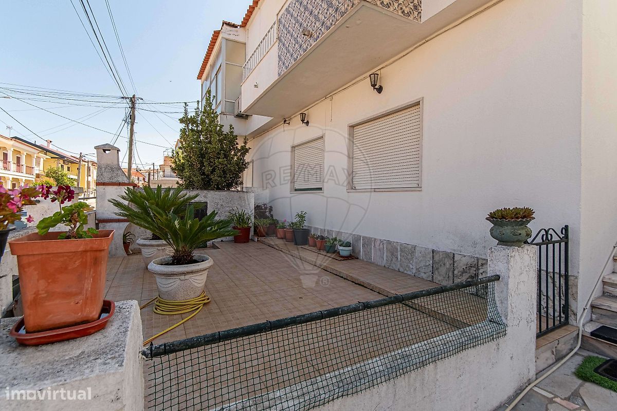 3 bedrooms House in Vialonga, Portugal No. 334509