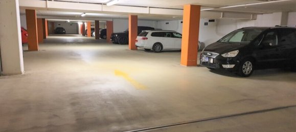 Garage à Salzburg, Austria No. 47756 3