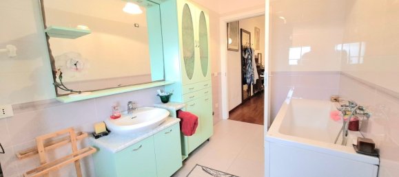 Casa de 7 habitaciónes en Gavello, Italy No. 61615 11