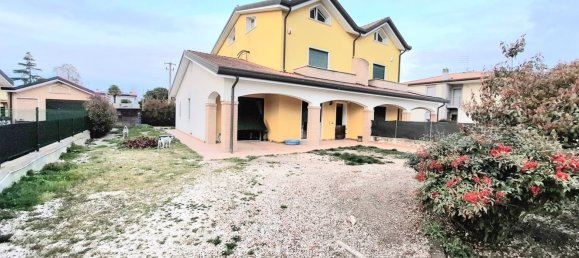 Casa de 7 habitaciónes en Gavello, Italy No. 61615 14