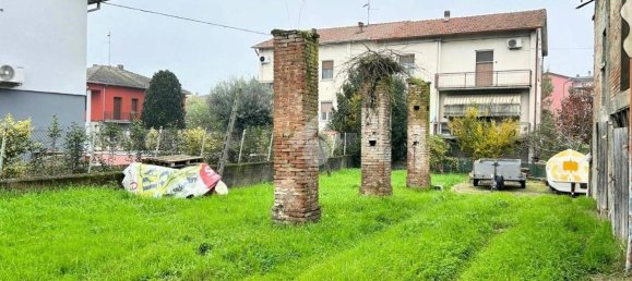 3 bedrooms House in Fontevivo, Italy No. 21058 4