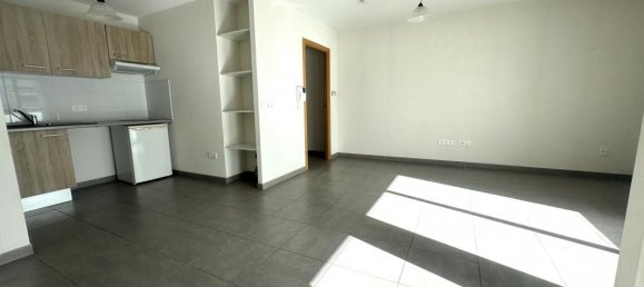 1 bedroom Apartment in La Rochelle, France No. 340932 2