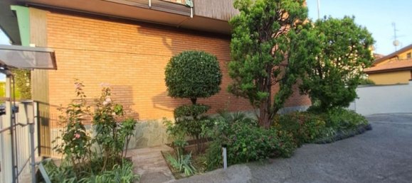 3 rooms Apartment in Cinisello Balsamo, Italy No. 339021 25