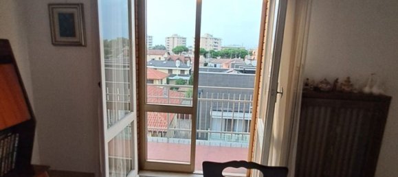 3 rooms Apartment in Cinisello Balsamo, Italy No. 339021 4