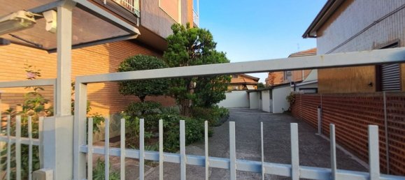 3 rooms Apartment in Cinisello Balsamo, Italy No. 339021 26