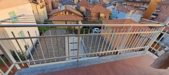 3 rooms Apartment in Cinisello Balsamo, Italy No. 339021 2
