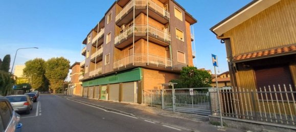 3 rooms Apartment in Cinisello Balsamo, Italy No. 339021 5