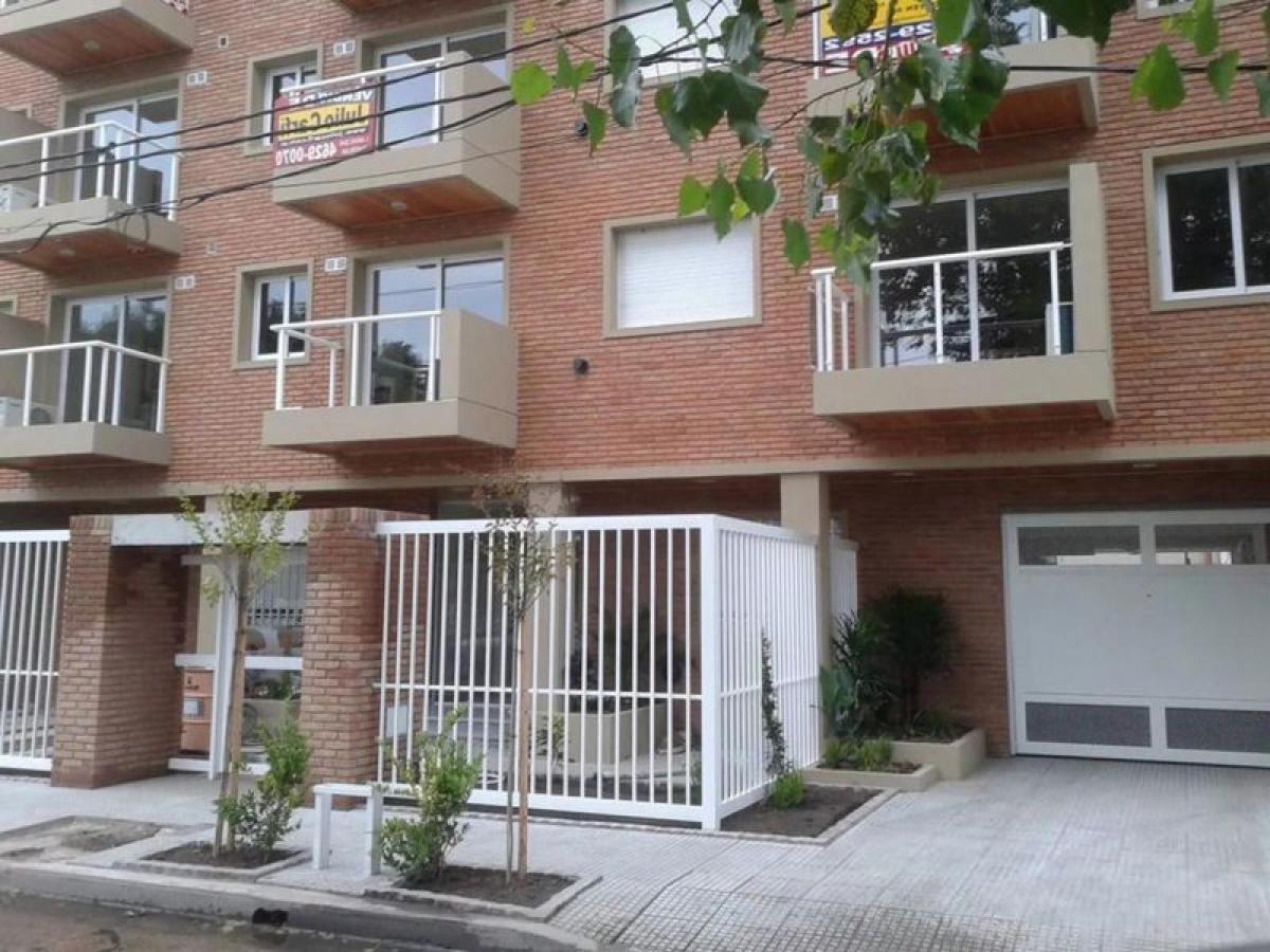 Studio in Moron, Argentina No. 5017