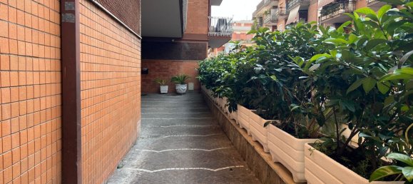 4 bedrooms Apartment in Rome, Italy No. 341795 3