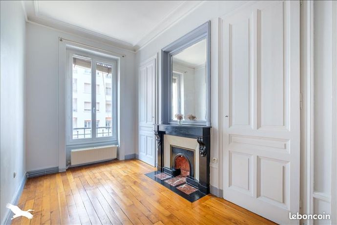 2 bedrooms Apartment in Lyon, France No. 289256