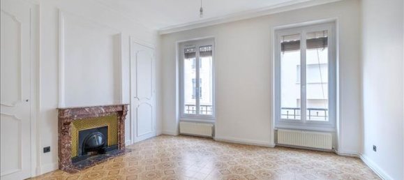2 bedrooms Apartment in Lyon, France No. 289256 3