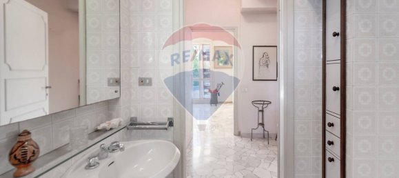 6 bedrooms Villa in Sulbiate, Italy No. 288474 11
