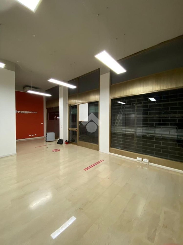 178m² Commercial property in Verona, Italy No. 135429