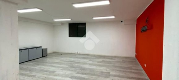 178m² Commercial property in Verona, Italy No. 135429 2