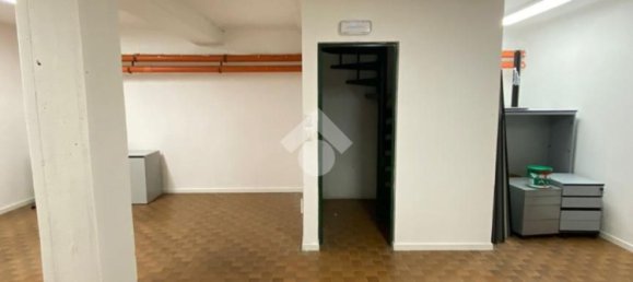 178m² Commercial property in Verona, Italy No. 135429 11