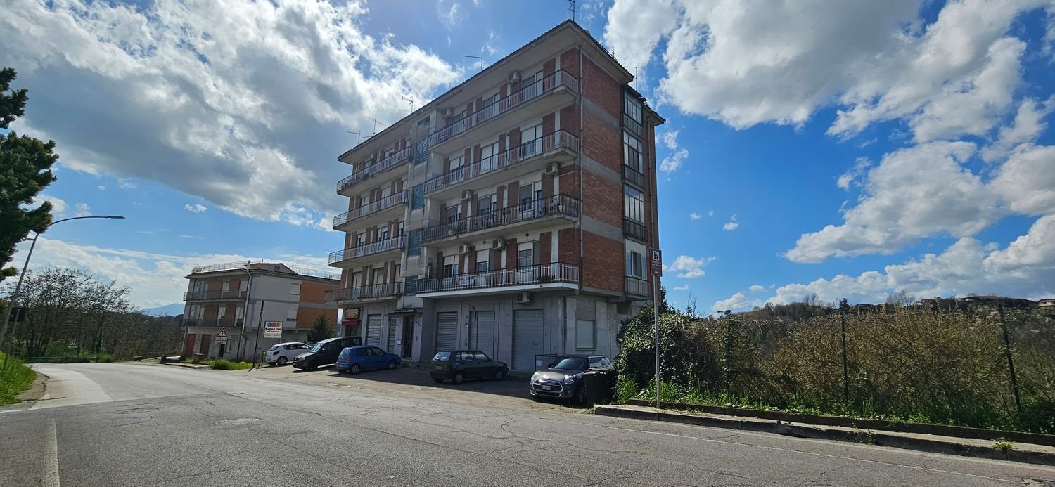 Квартира с 4 комнатами в Фрозиноне, Италия № 227624