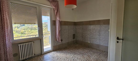 Квартира с 4 комнатами в Фрозиноне, Италия № 227624 2