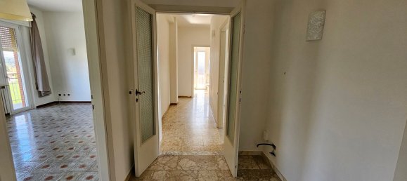 Квартира с 4 комнатами в Фрозиноне, Италия № 227624 4