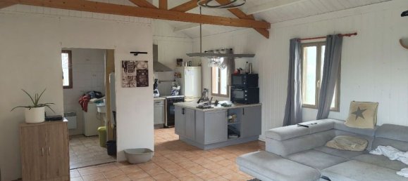 2 bedrooms House in Deux-Sevres, France No. 295814 2