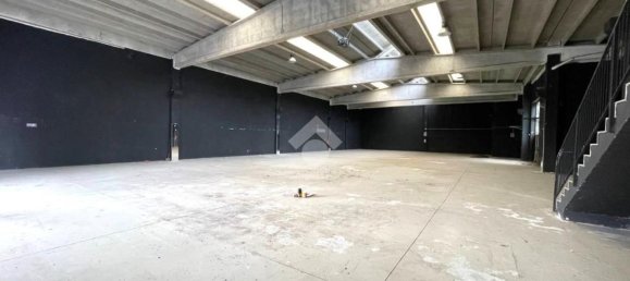 Lagerhaus in Legnano, Italy 900m², Nr. 282746 11