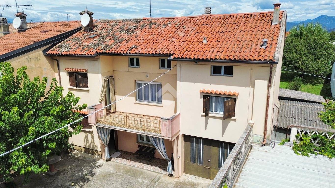 3 bedrooms House in Udine, Italy No. 294711