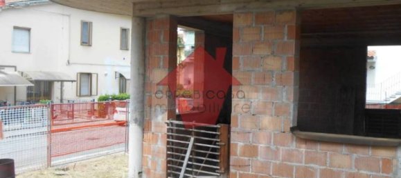 3 bedrooms House in Vinci, Italy No. 73374 3