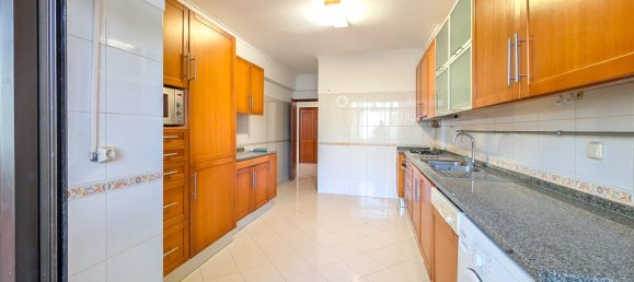 3 bedrooms Apartment in Lisbon, Portugal No. 107338 7