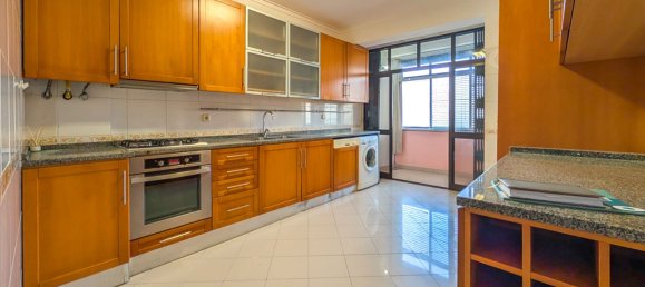 3 bedrooms Apartment in Lisbon, Portugal No. 107338 10