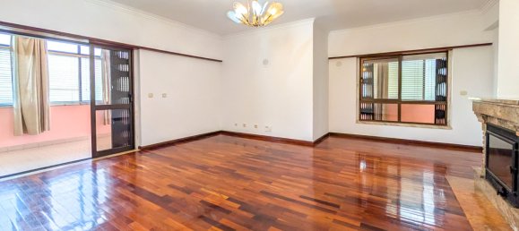 3 bedrooms Apartment in Lisbon, Portugal No. 107338 3