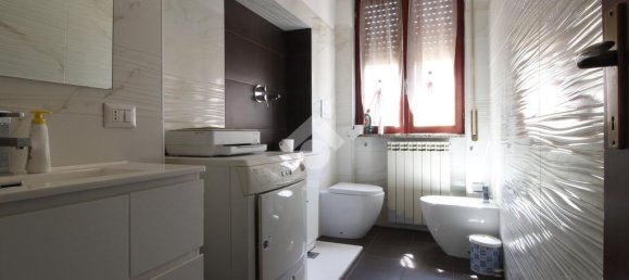 2 bedrooms House in Cerro Maggiore, Italy No. 263382 18