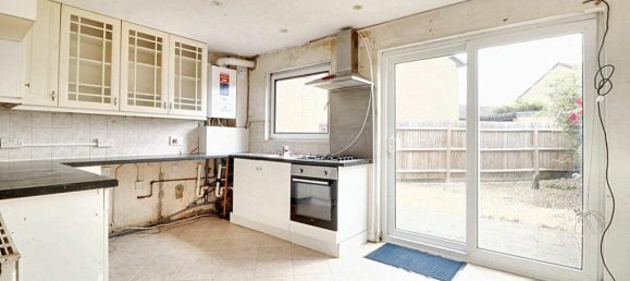 3 bedrooms House in Hayes, United Kingdom No. 5087 6