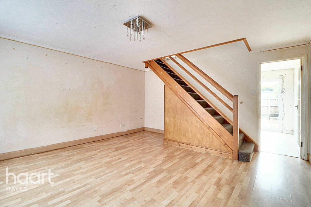 3 bedrooms House in Hayes, United Kingdom No. 5087