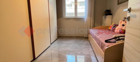 4 rooms Apartment in Bari, Italy No. 13068 10
