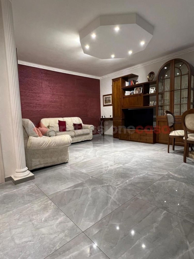 4 rooms Apartment in Bari, Italy No. 13068