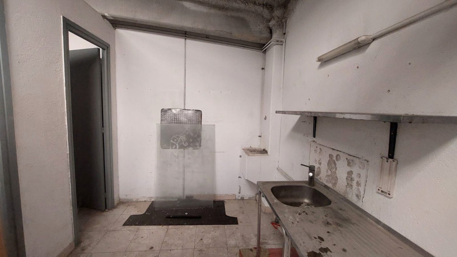 270m² Warehouse in El Vendrell, Spain No. 161541