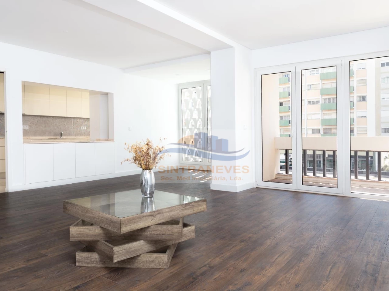 3 bedrooms Apartment in Lisbon, Portugal No. 252465