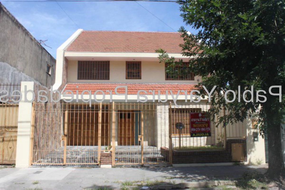 4 bedrooms House in Tres de Febrero, Argentina No. 716