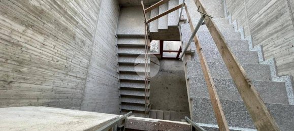 387m² Warehouse in Albano Sant'Alessandro, Italy No. 153516 10