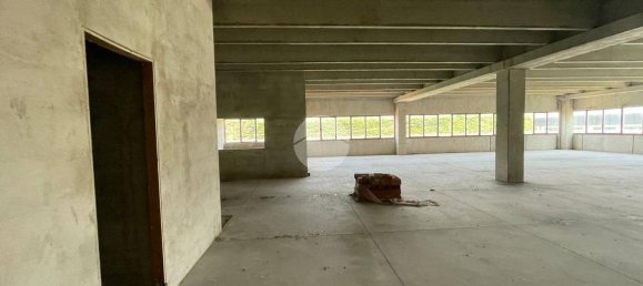 387m² Warehouse in Albano Sant'Alessandro, Italy No. 153516 2