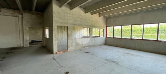 387m² Warehouse in Albano Sant'Alessandro, Italy No. 153516 3