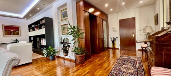 2 bedrooms Apartment in Milan, Italy No. 381612 4