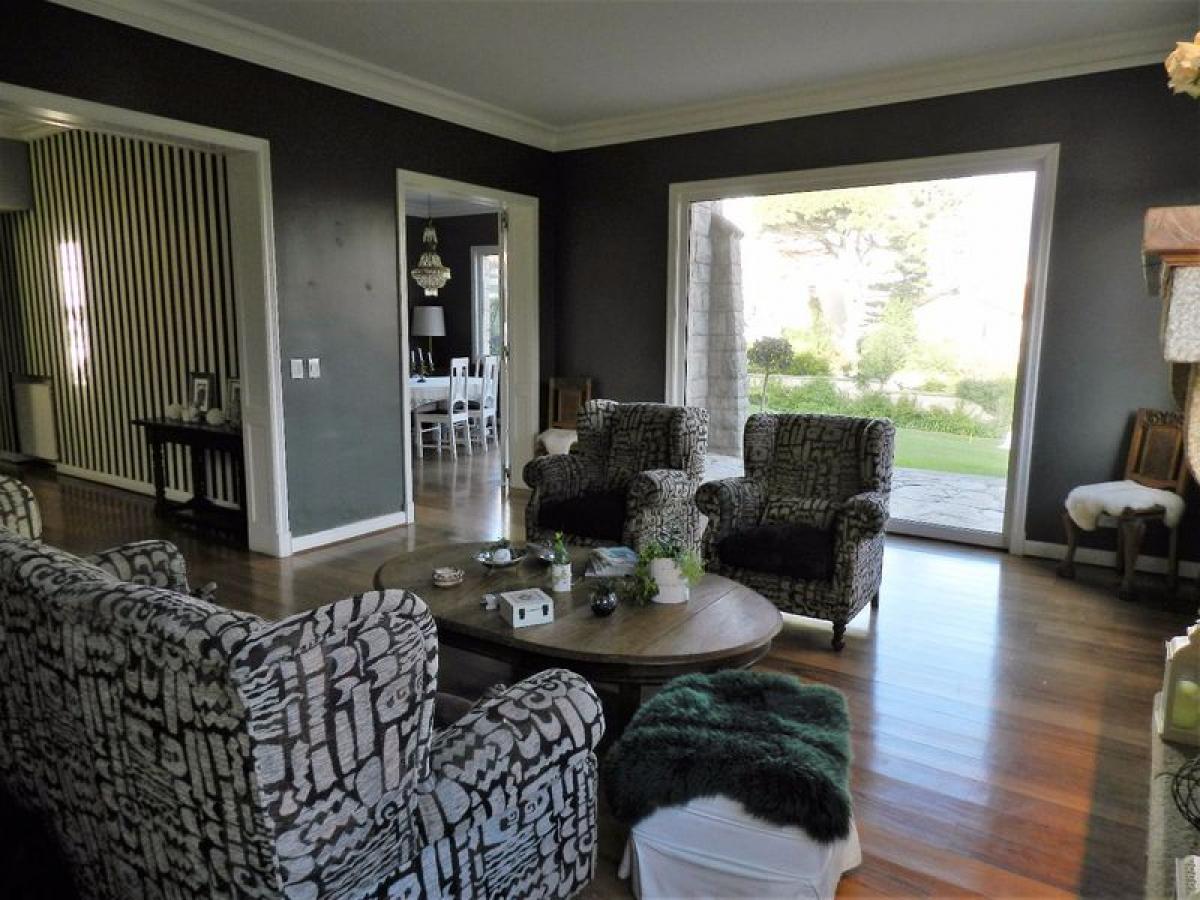5 bedrooms House in Mar del Plata, Argentina No. 98382