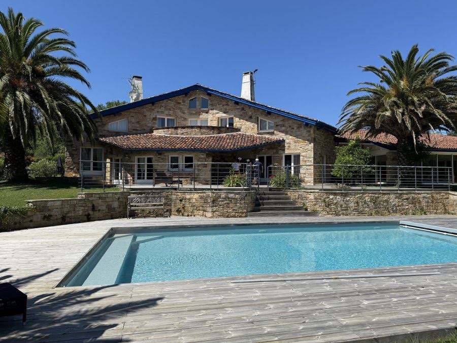 4 bedrooms House in Urrugne, France No. 302544