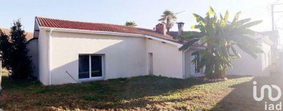 4 bedrooms House in Tournay, France No. 24883