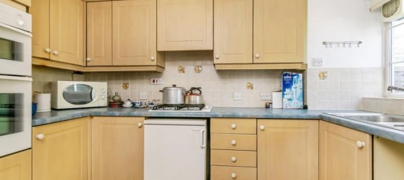 3 Schlafzimmer Haus in Kenley, United Kingdom, Nr. 8032 5