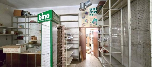 107m² Commercial property in Notaresco, Italy No. 362793 8