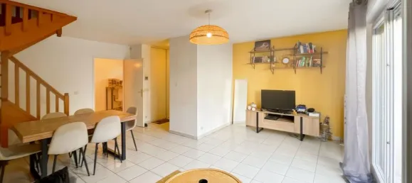 3 bedrooms House in Bondy, France No. 321624 2