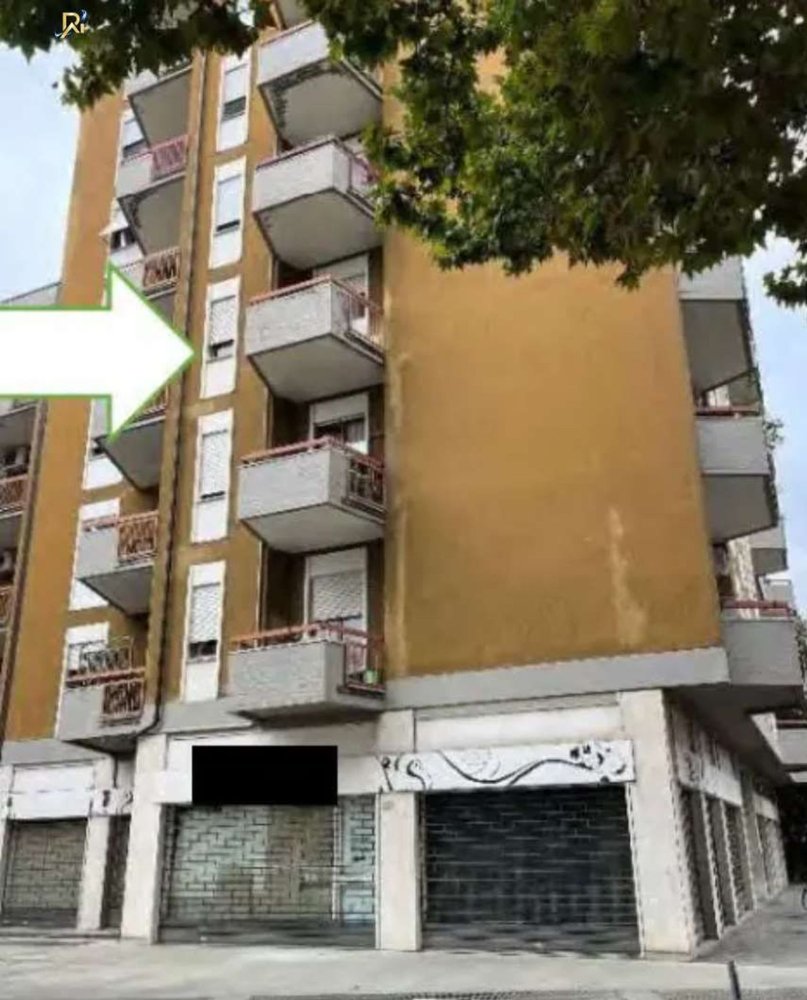 5 rooms Apartment in Piacenza, Italy No. 226452